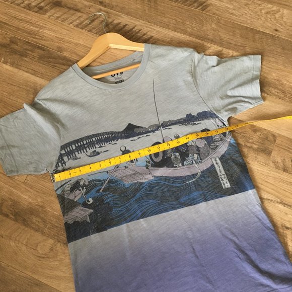 Uniqlo Hokusai Blue Ukiyo-e Rowing T-shirt - Picture 9 of 14